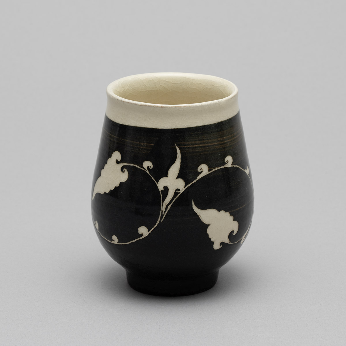 唐津白地黒掻落し杯 | ARTerrace
