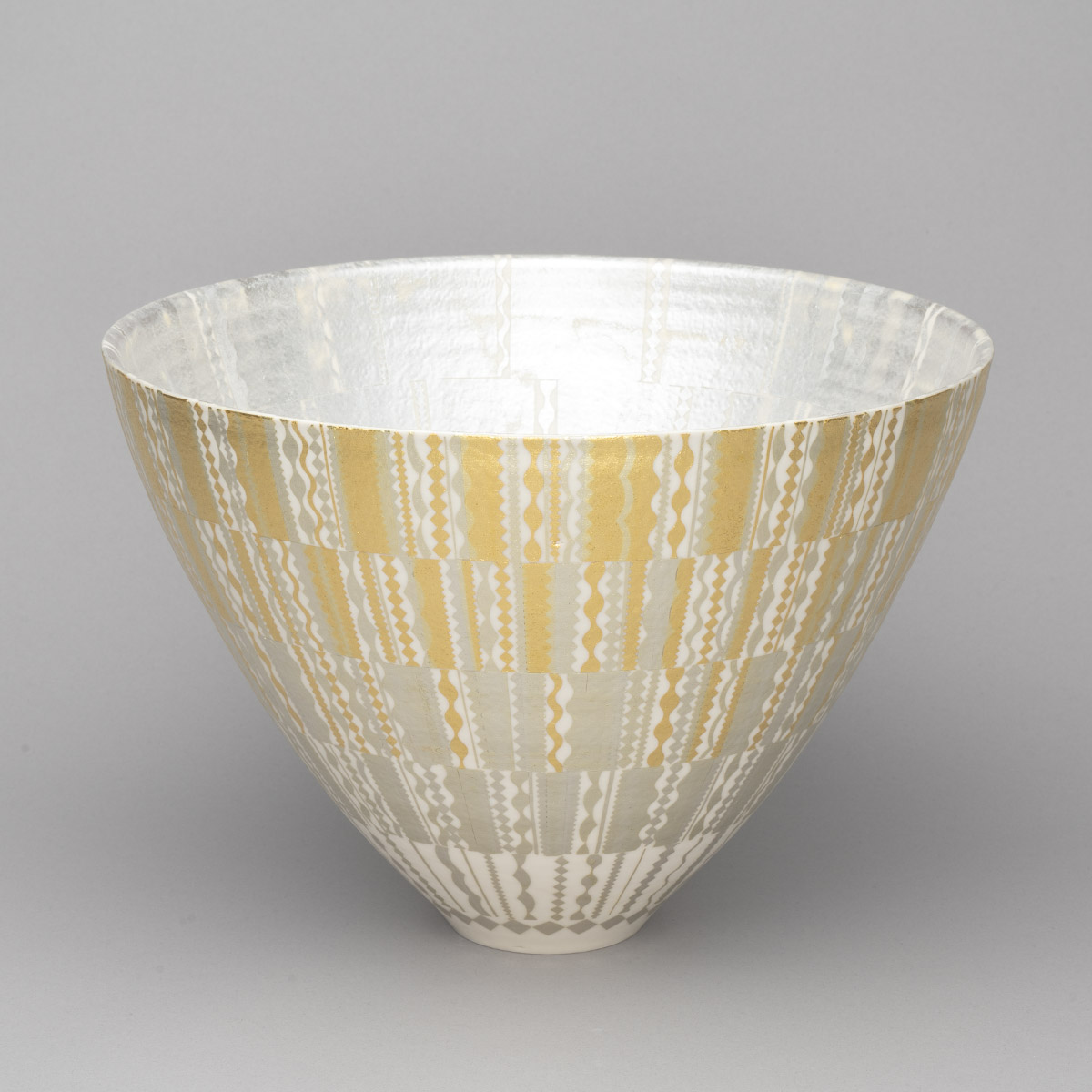 陶額 淡青釉金彩陶［園遊] 赤坂游ギャラリー 公式ホームページ