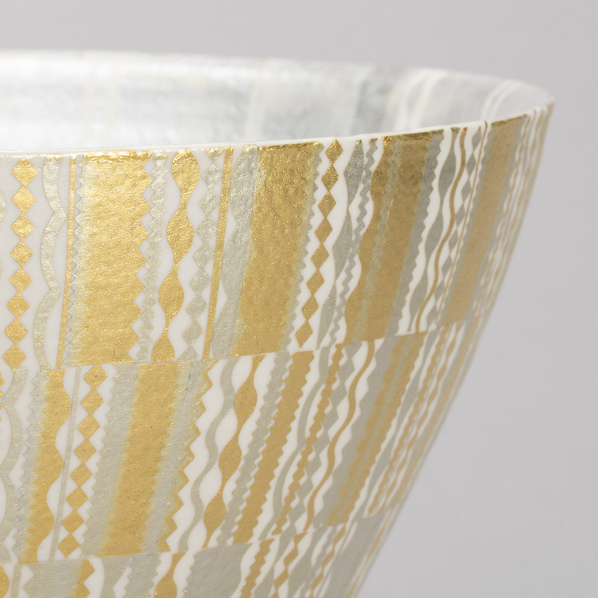 金銀彩鉢「游ぐ月」 | ARTerrace