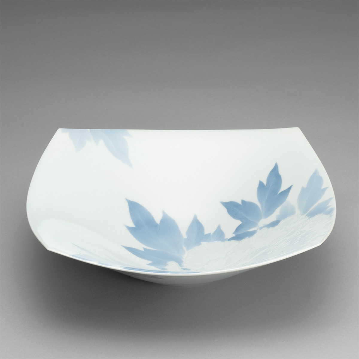 染付彫四方鉢「花の王」 | ARTerrace