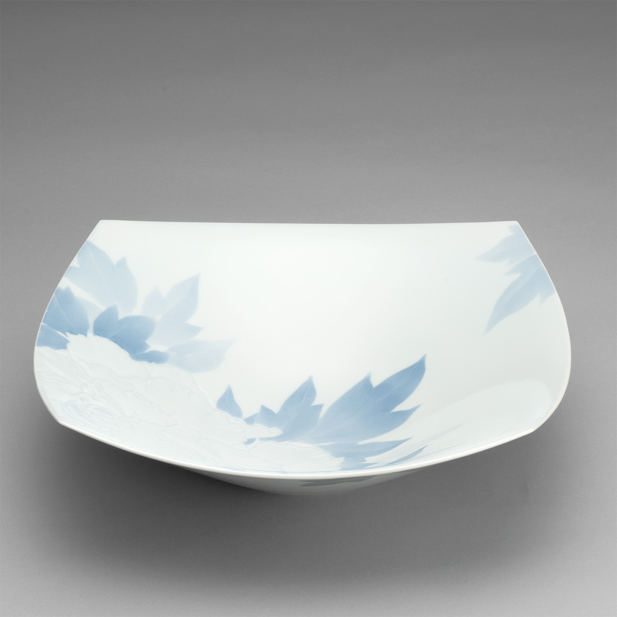 染付彫四方鉢「花の王」 | ARTerrace