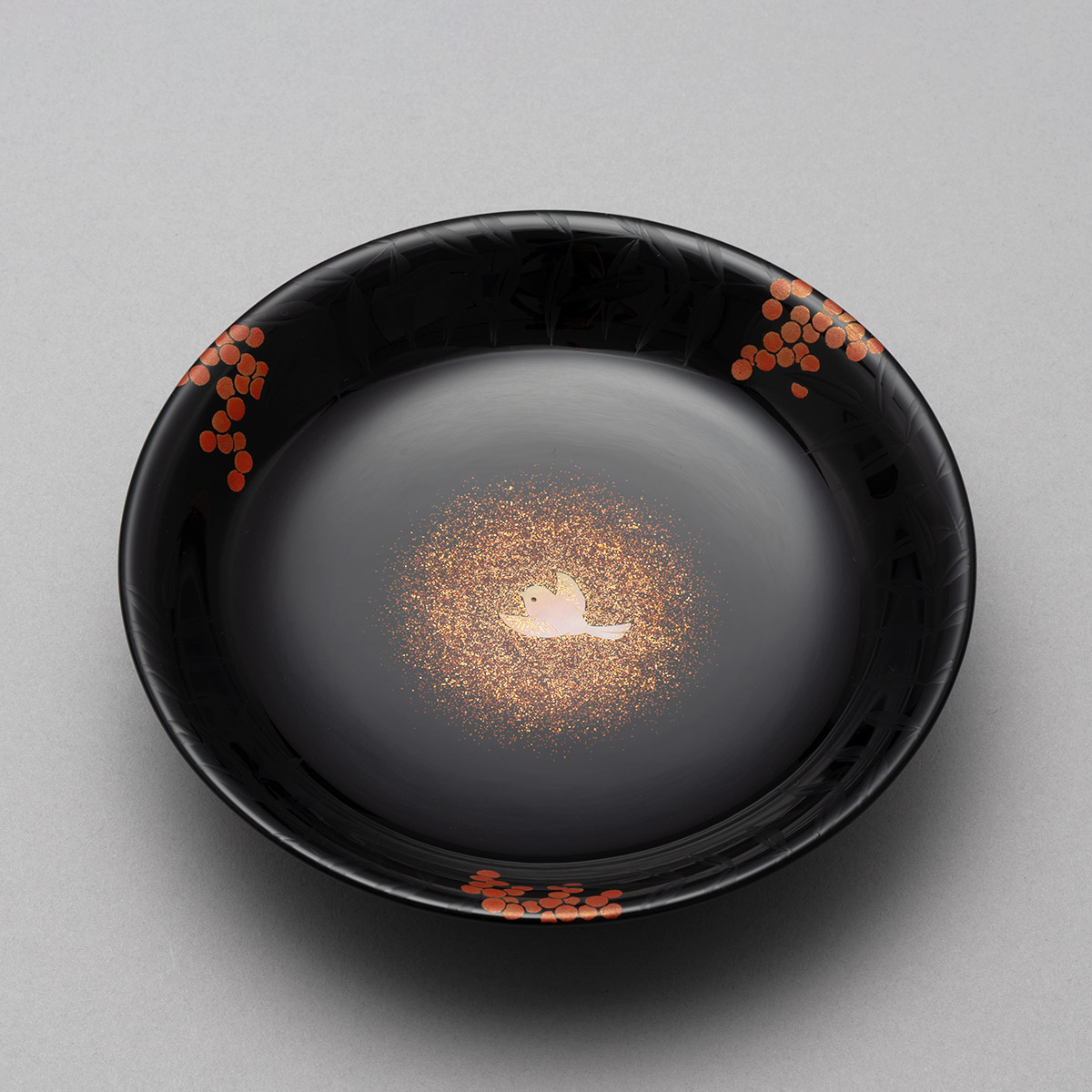 送料無料　時代物　高金蒔絵螺鈿菓子器/喰籠/蓋物　名工作品　秀逸作 虫籠のかたちをした菓子器です。側面には、秋草に玉虫や