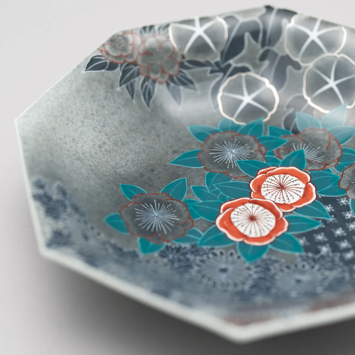 色絵薄墨墨はじき四季花文額皿