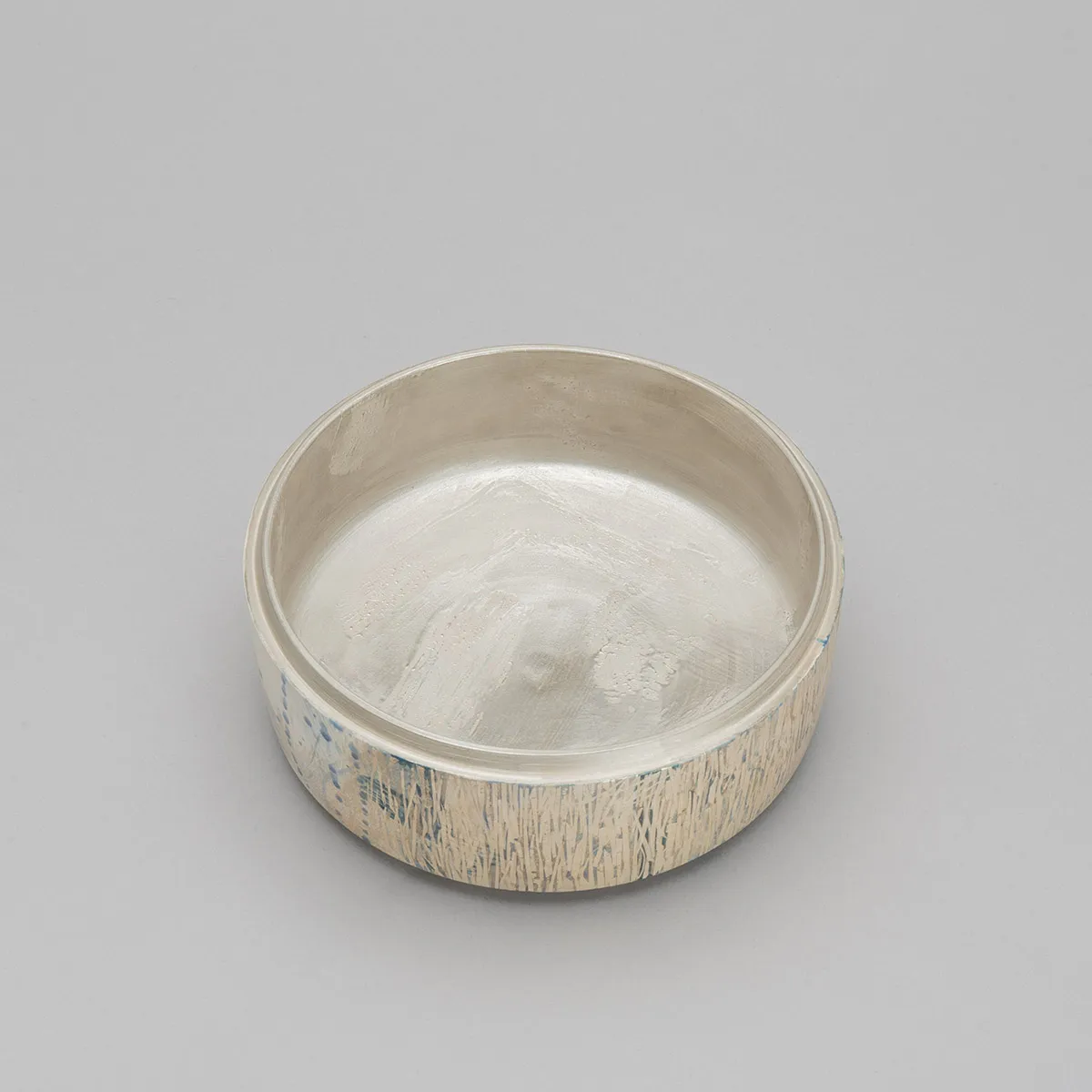 古作♪犬♪焼き物に着彩♪勾玉の柄♪ずっしり重みがあります♪ヤケ汚れ若干 色絵銀漆彩陶筥 「さやけし」 | ARTerrace