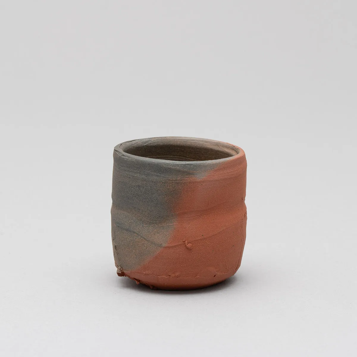 無名異窯変酒盌（正面）／伊藤 赤儘