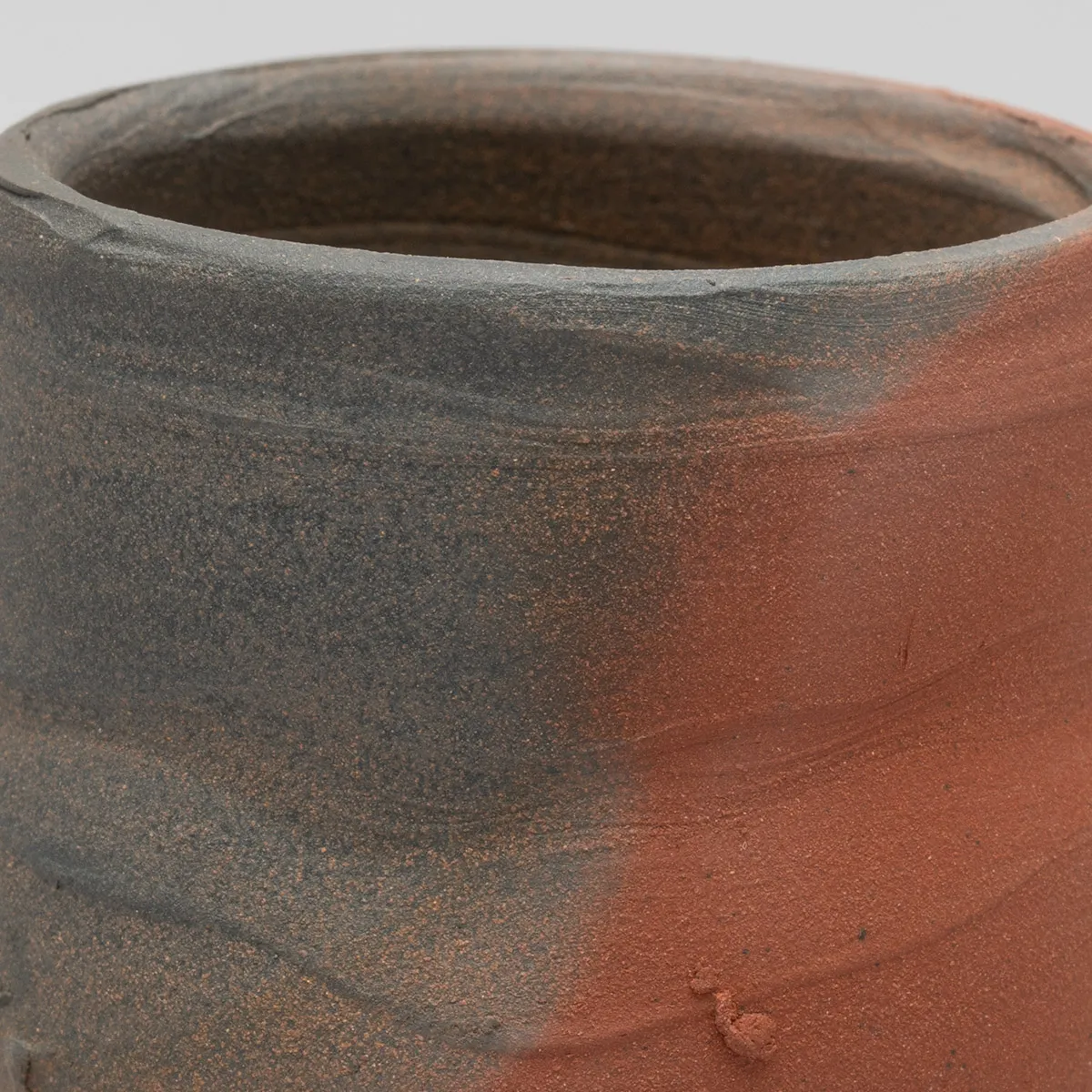 無名異窯変酒盌（側面）／伊藤 赤儘