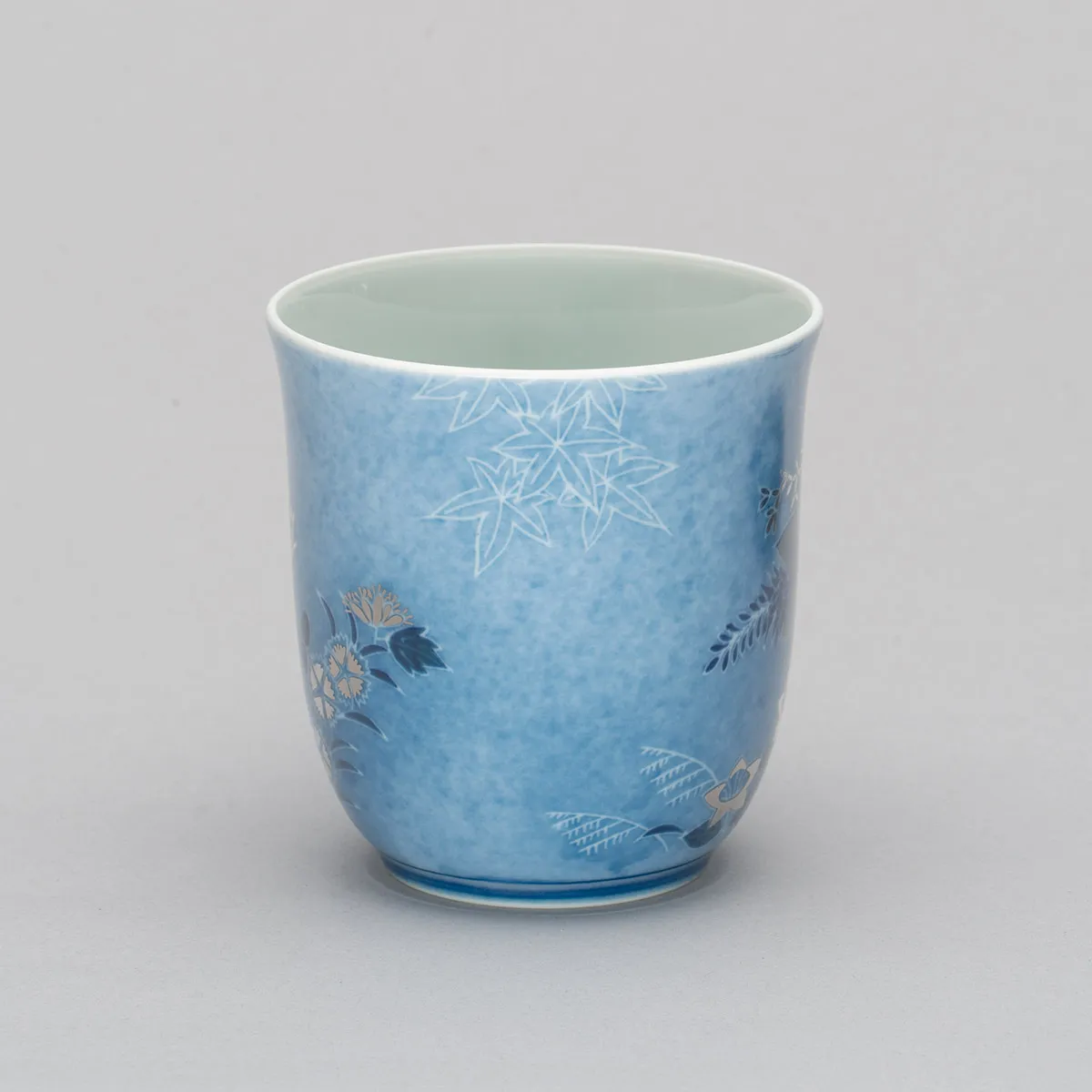 色絵吹墨墨はじき秋草文碗