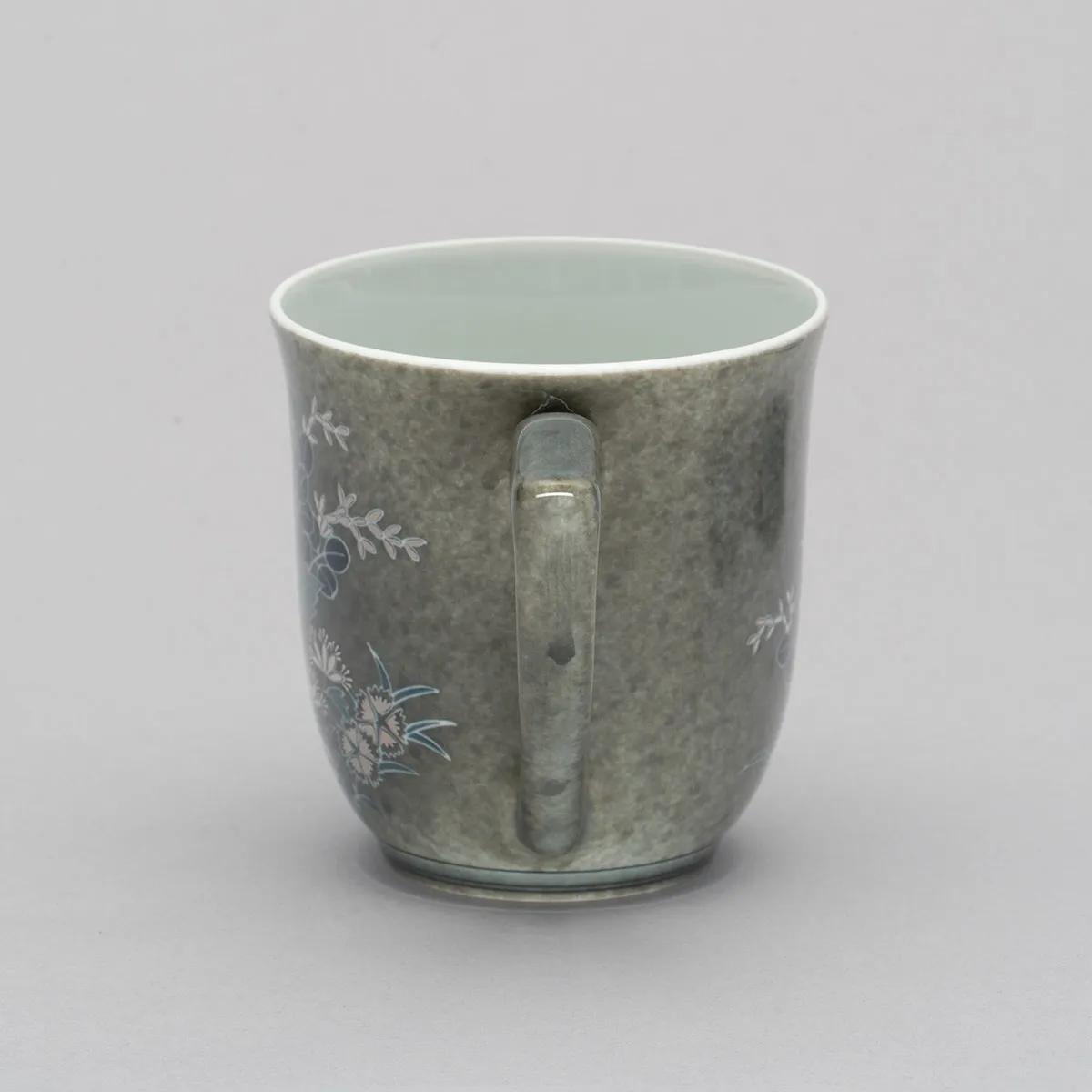 色絵薄墨墨はじき秋草文碗