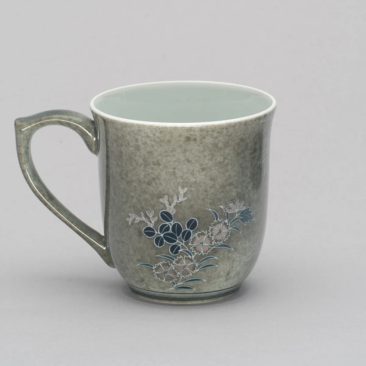 色絵薄墨墨はじき秋草文碗