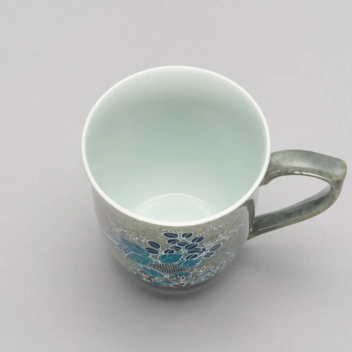 色絵薄墨墨はじき秋草文碗