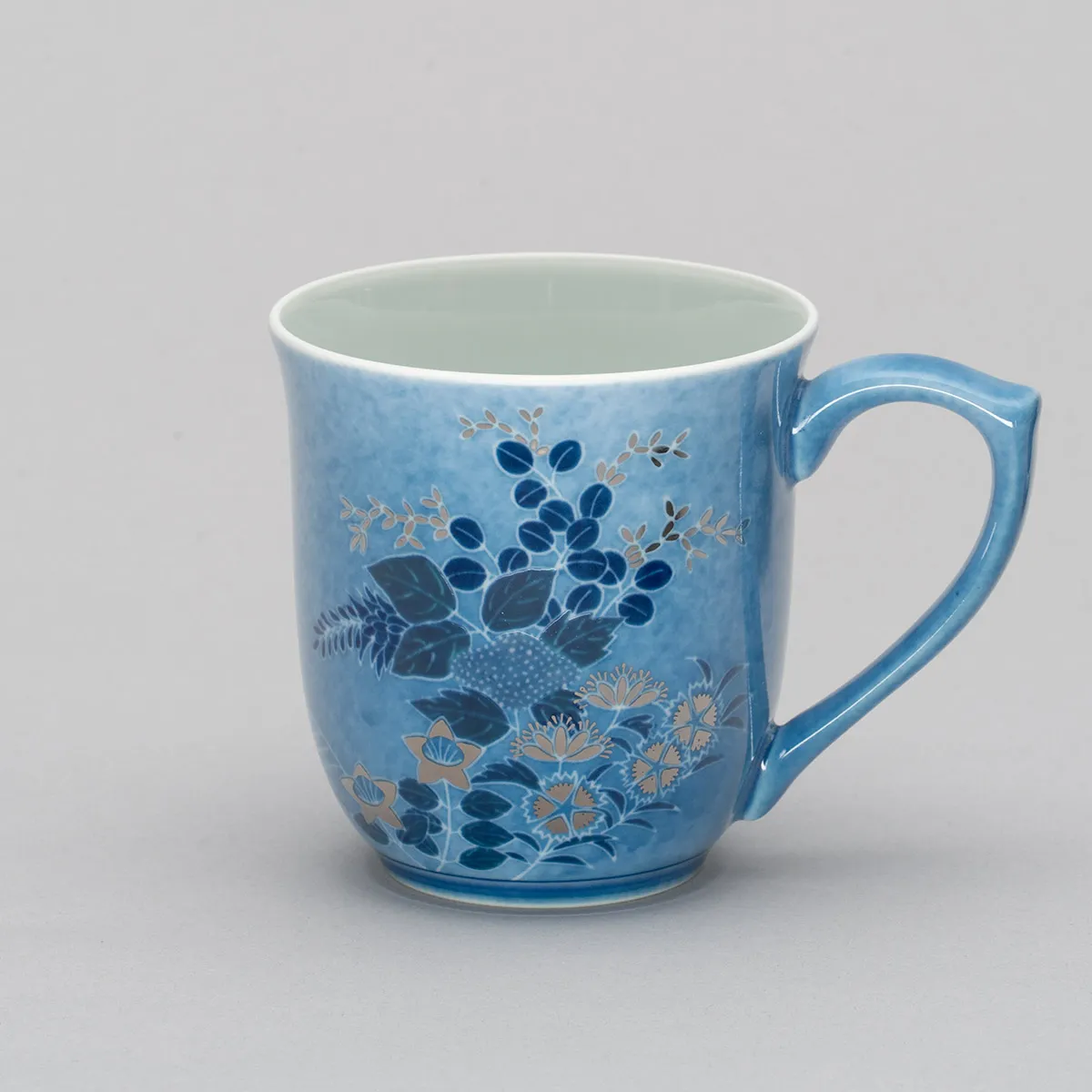 色絵吹墨墨はじき秋草文碗