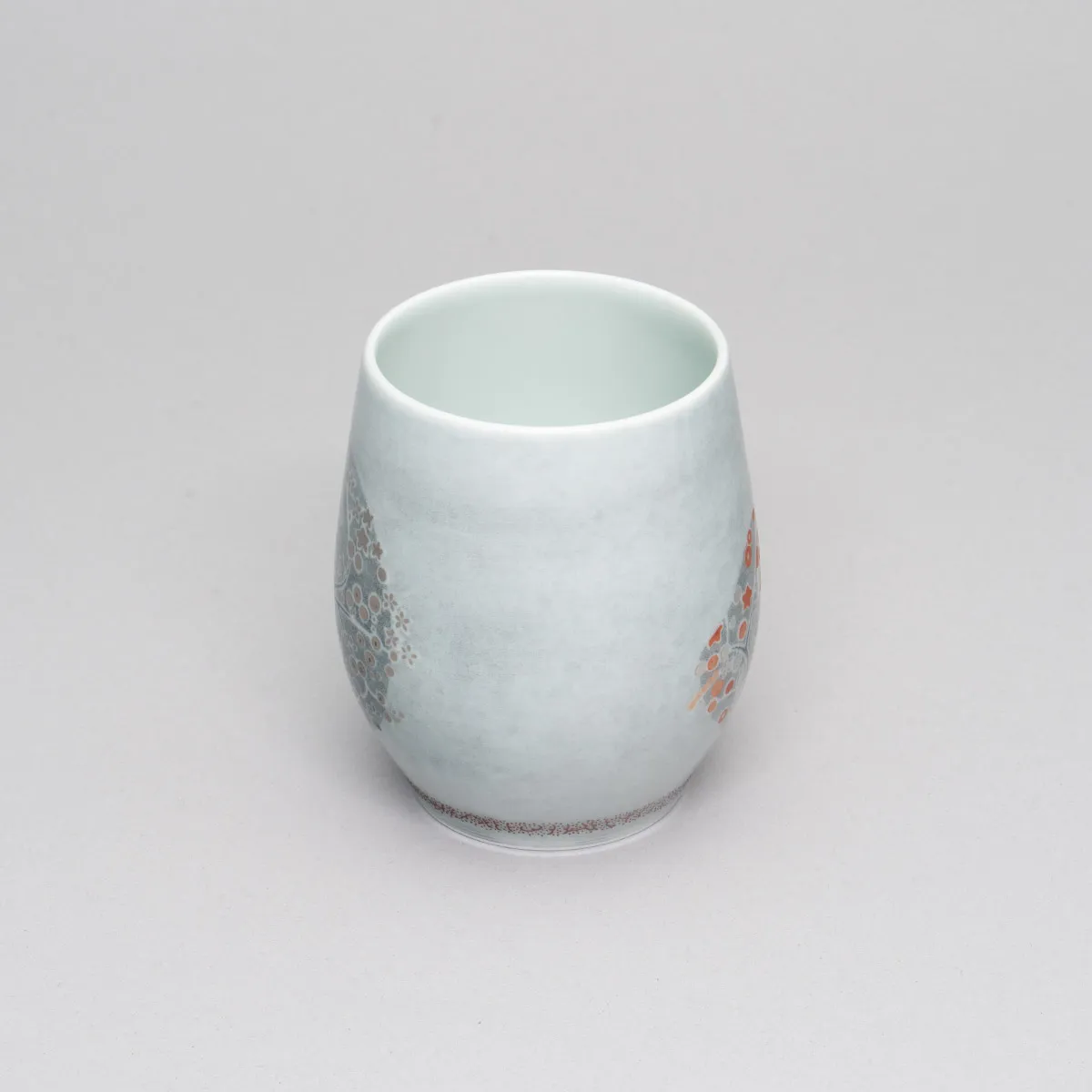 色絵薄墨墨はじき梅文湯呑