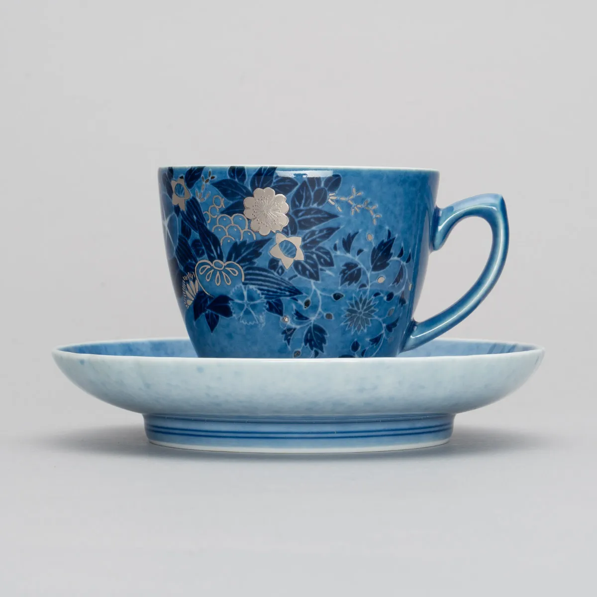 色絵吹墨墨はじき四季花文碗皿