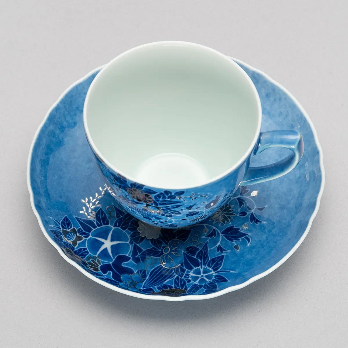 色絵吹墨墨はじき四季花文碗皿