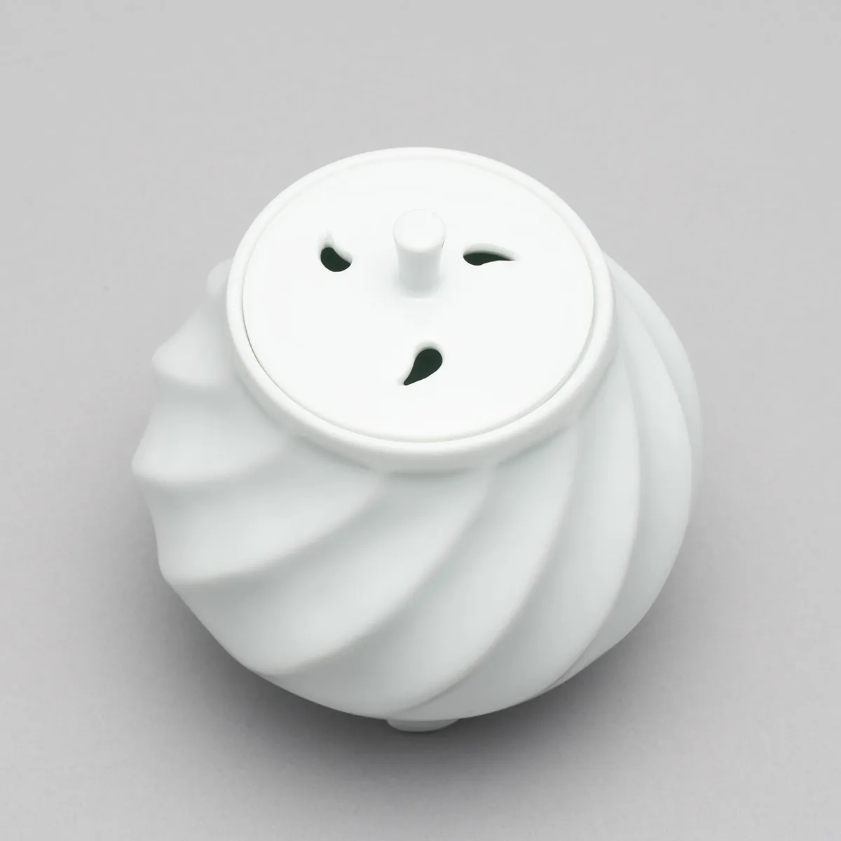 白磁渦文 香炉　上から