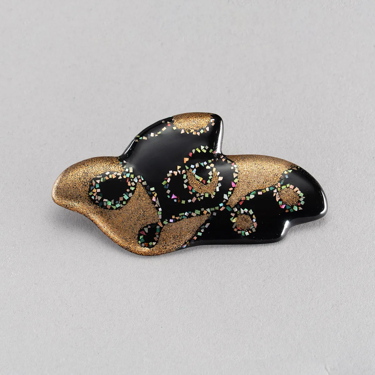 ダンスのブローチ