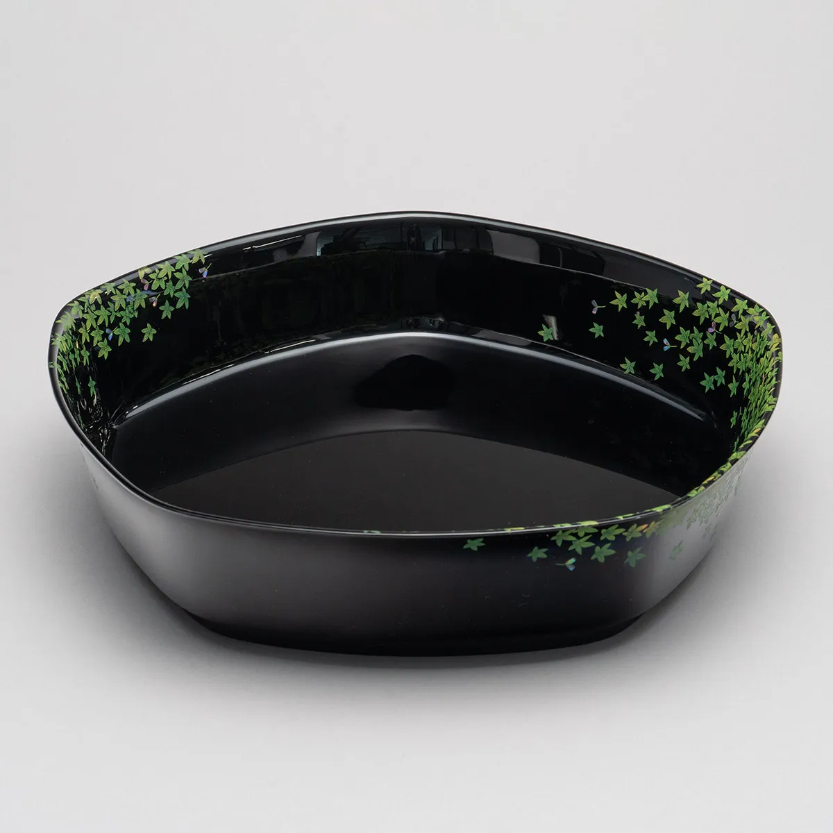 青葉文沈金盛器