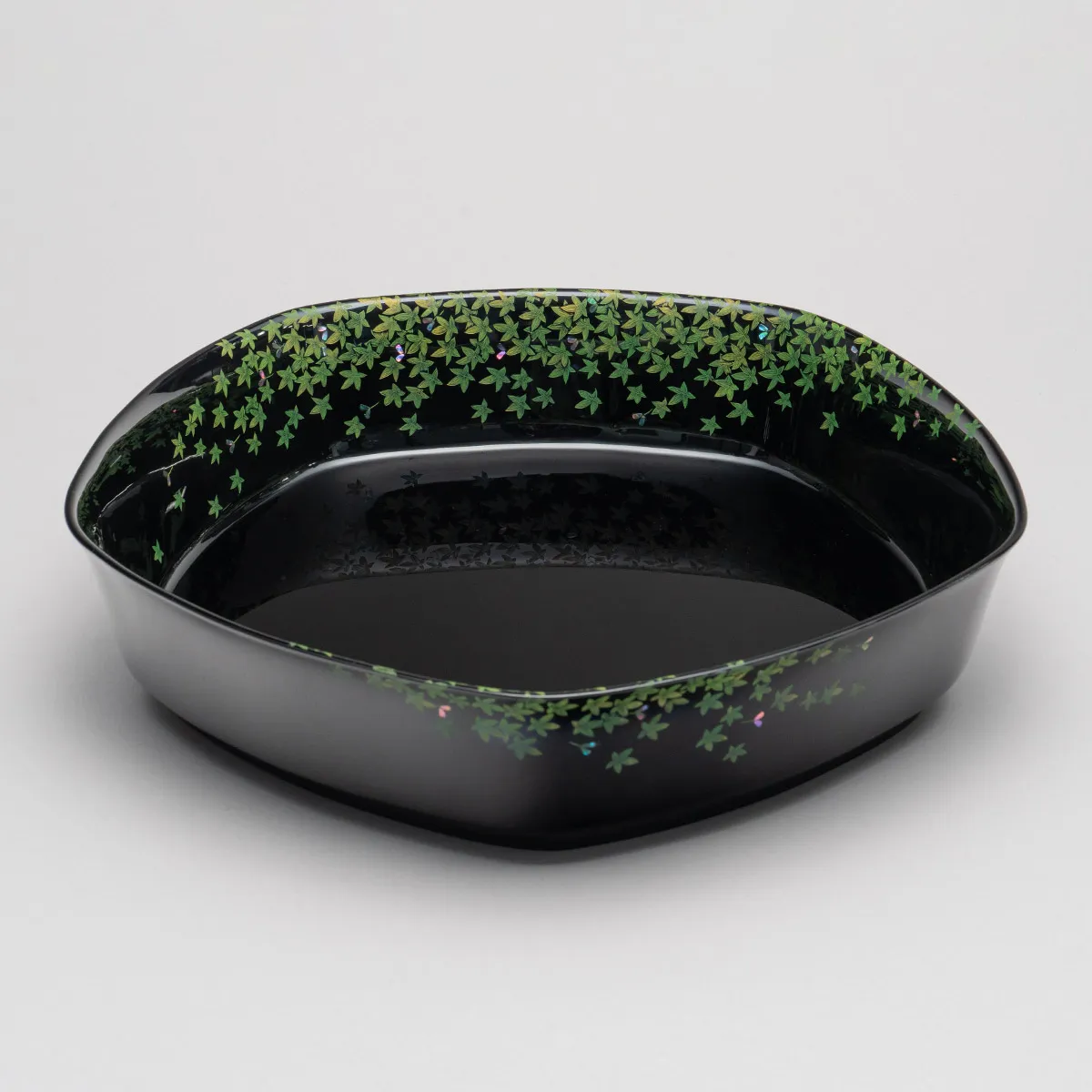 青葉文沈金盛器