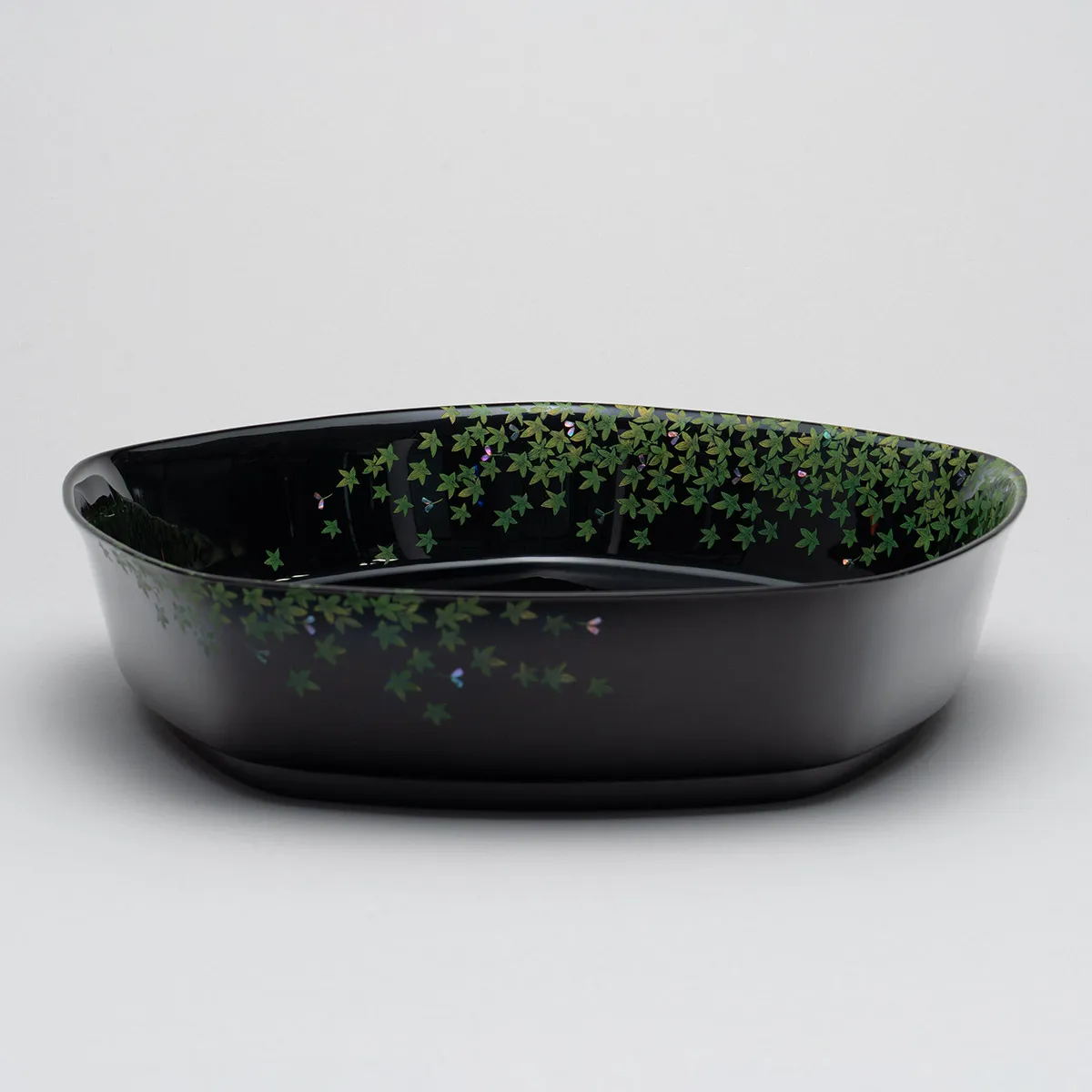 青葉文沈金盛器