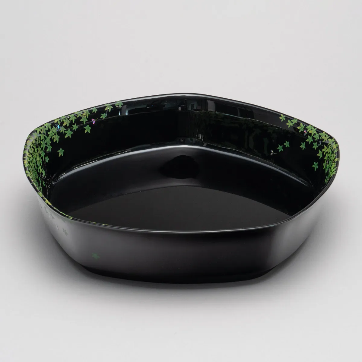 青葉文沈金盛器