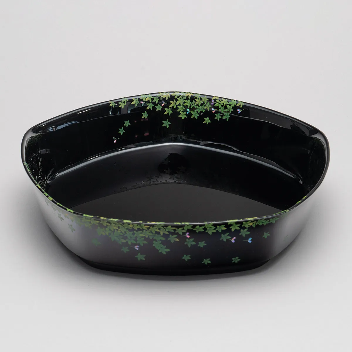 青葉文沈金盛器