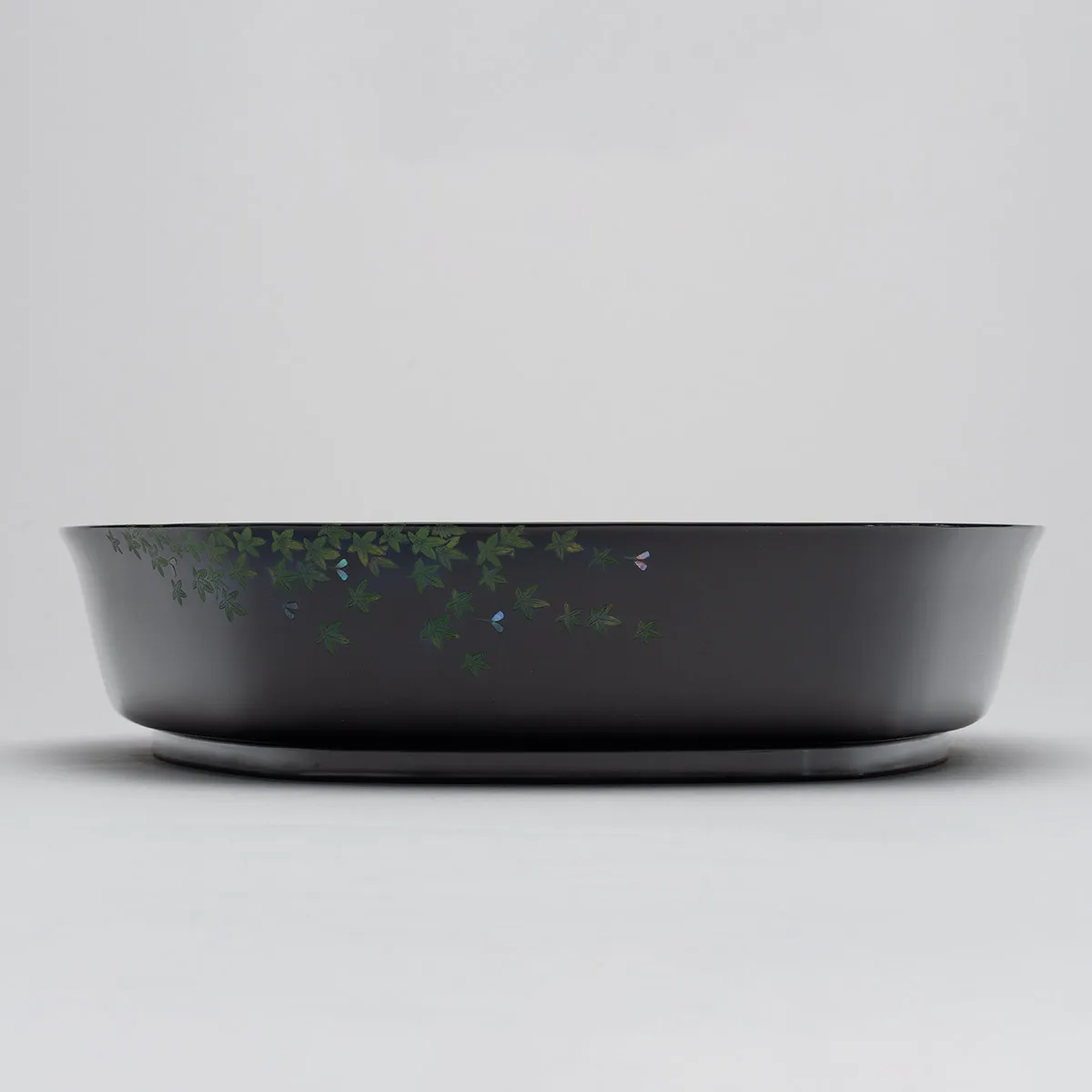 青葉文沈金盛器