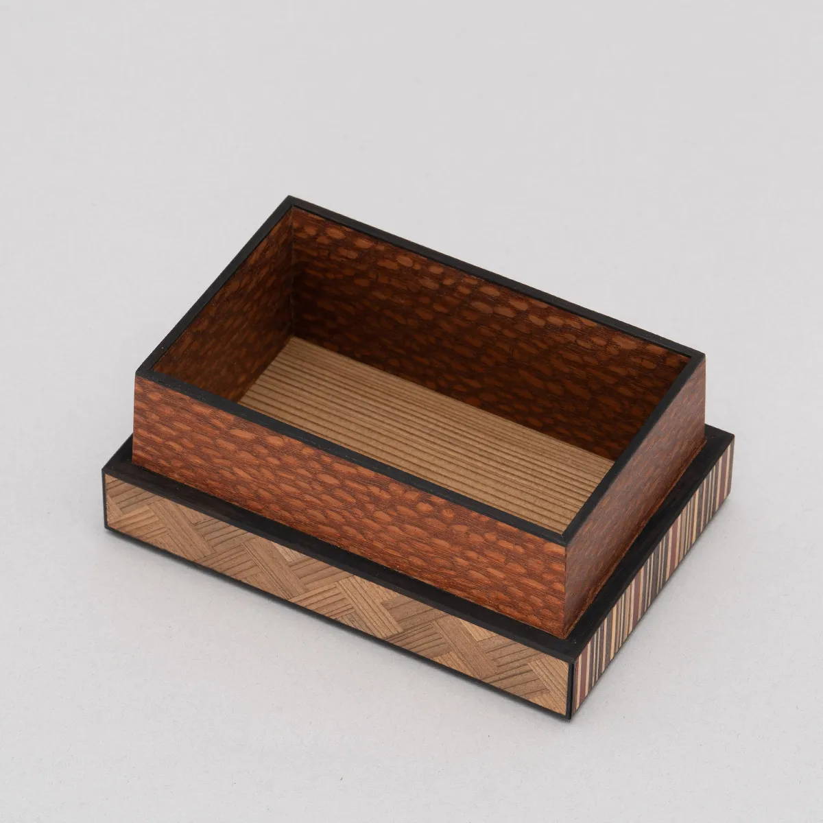 縞の小箱