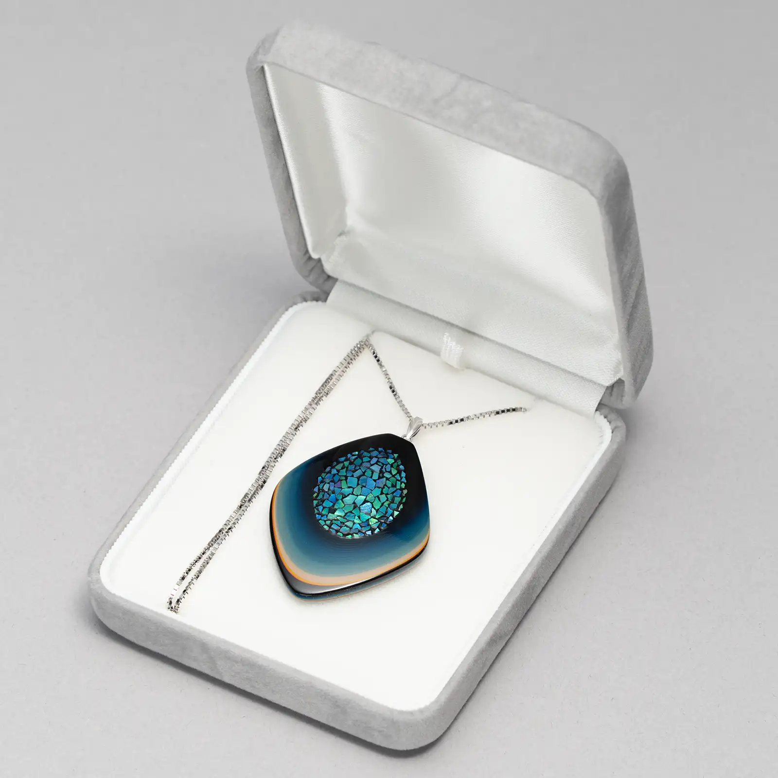 堆漆ペンダント「菱」（大）