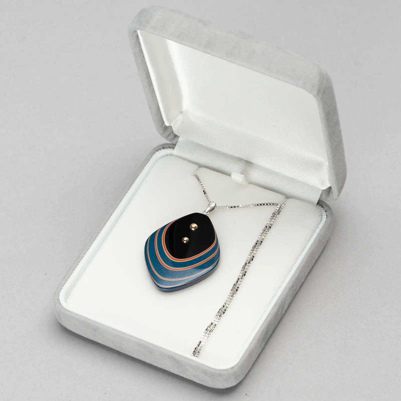 堆漆ペンダント