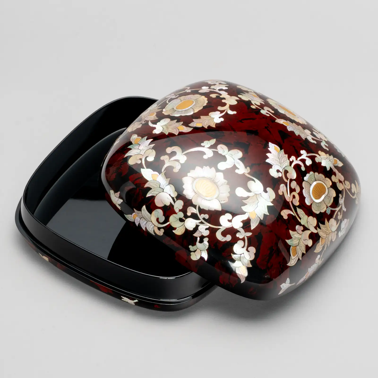 乾漆螺鈿花鳥文箱