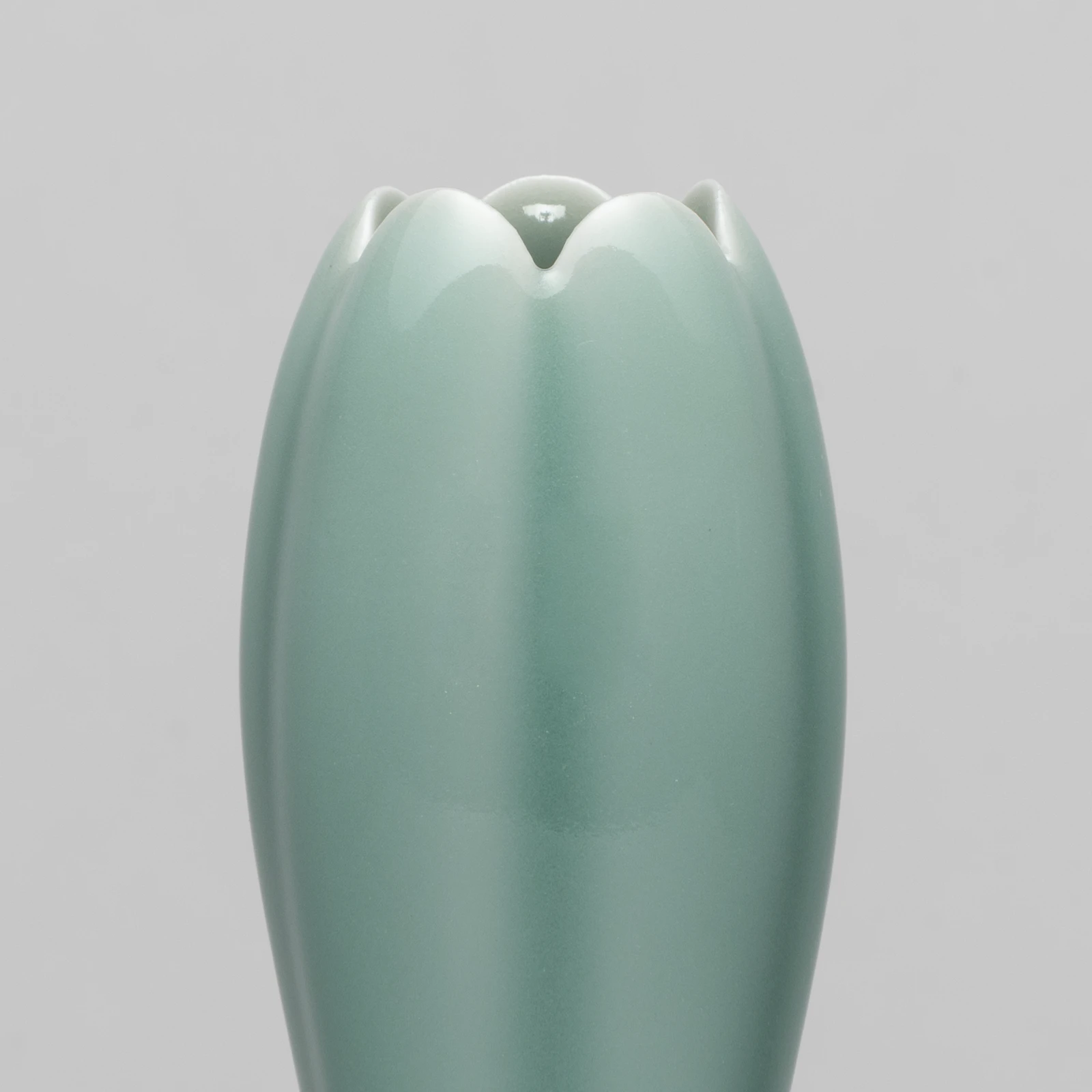 青磁瓶 | Flower Vessel with Celadon Glaze