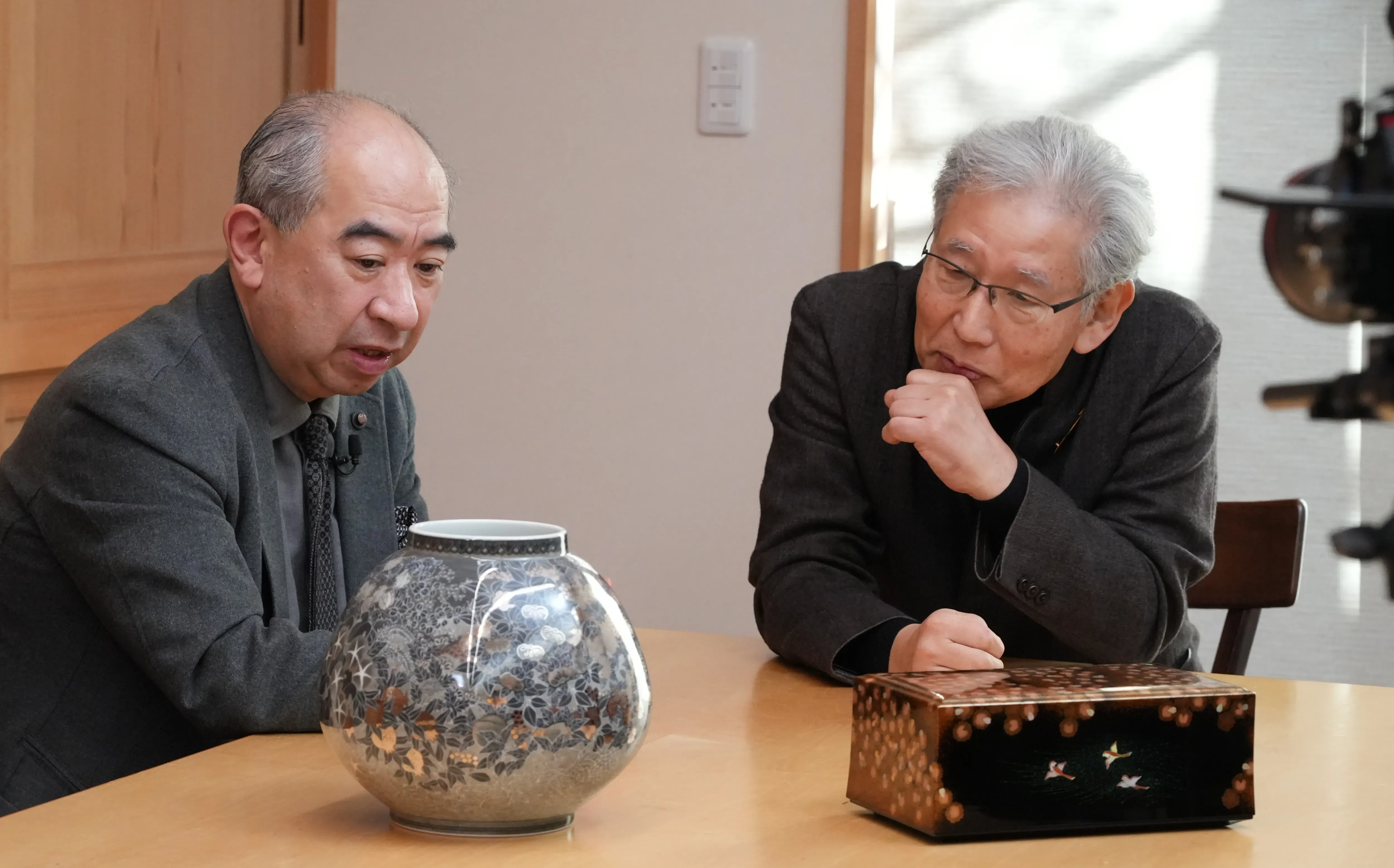 人間国宝・今泉今右衛門先生(左)と室瀬和美先生(右)
