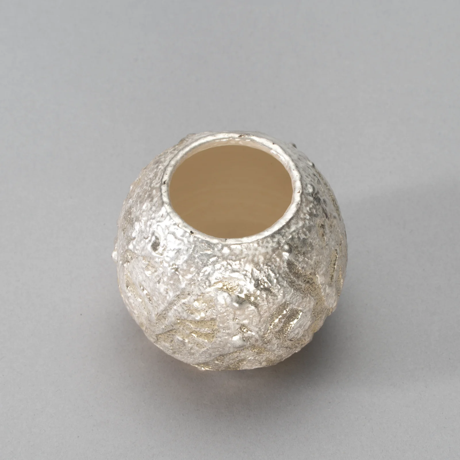 金銀彩薄茶器　巡華