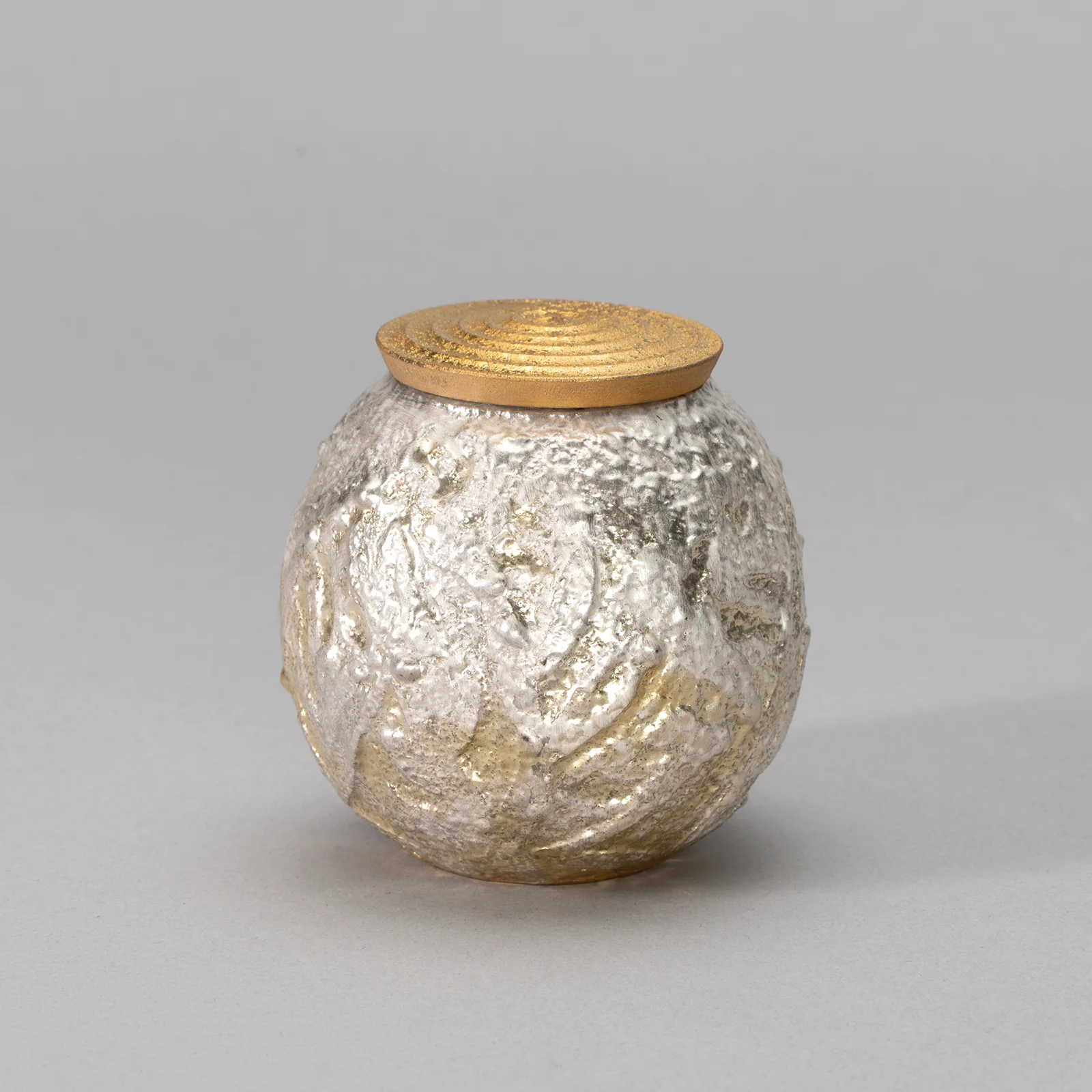 金銀彩薄茶器　巡華